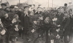 1970 год день Победы школьники с венками